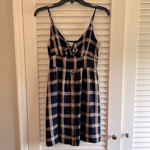 American Eagle Outfitters Dresses & Skirts - American Eagle Fall Plaid V-neck Sundress Small